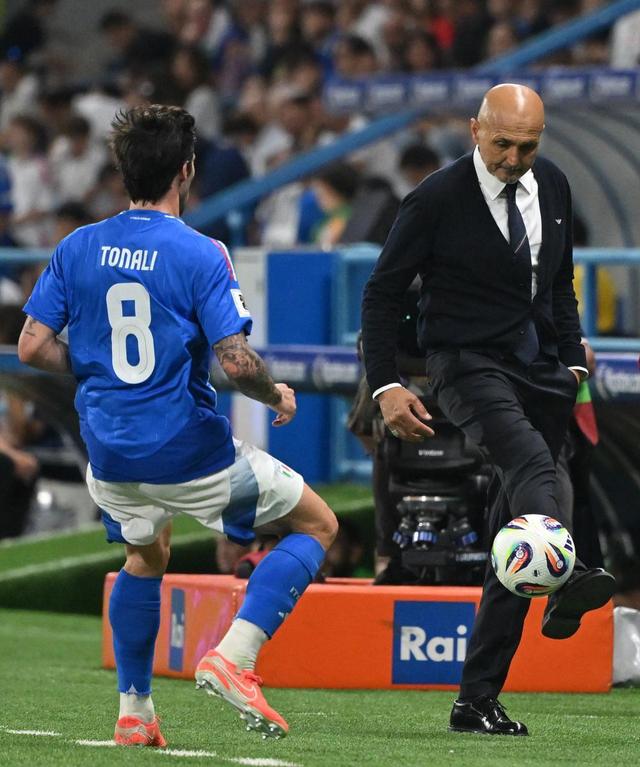 开元棋牌官方网站-意大利杯集结日再迎强敌，门兴格拉德巴赫外线爆发，主帅态度——信心回归，阵容厚度经受考验(欧洲杯德国意大利巴神)