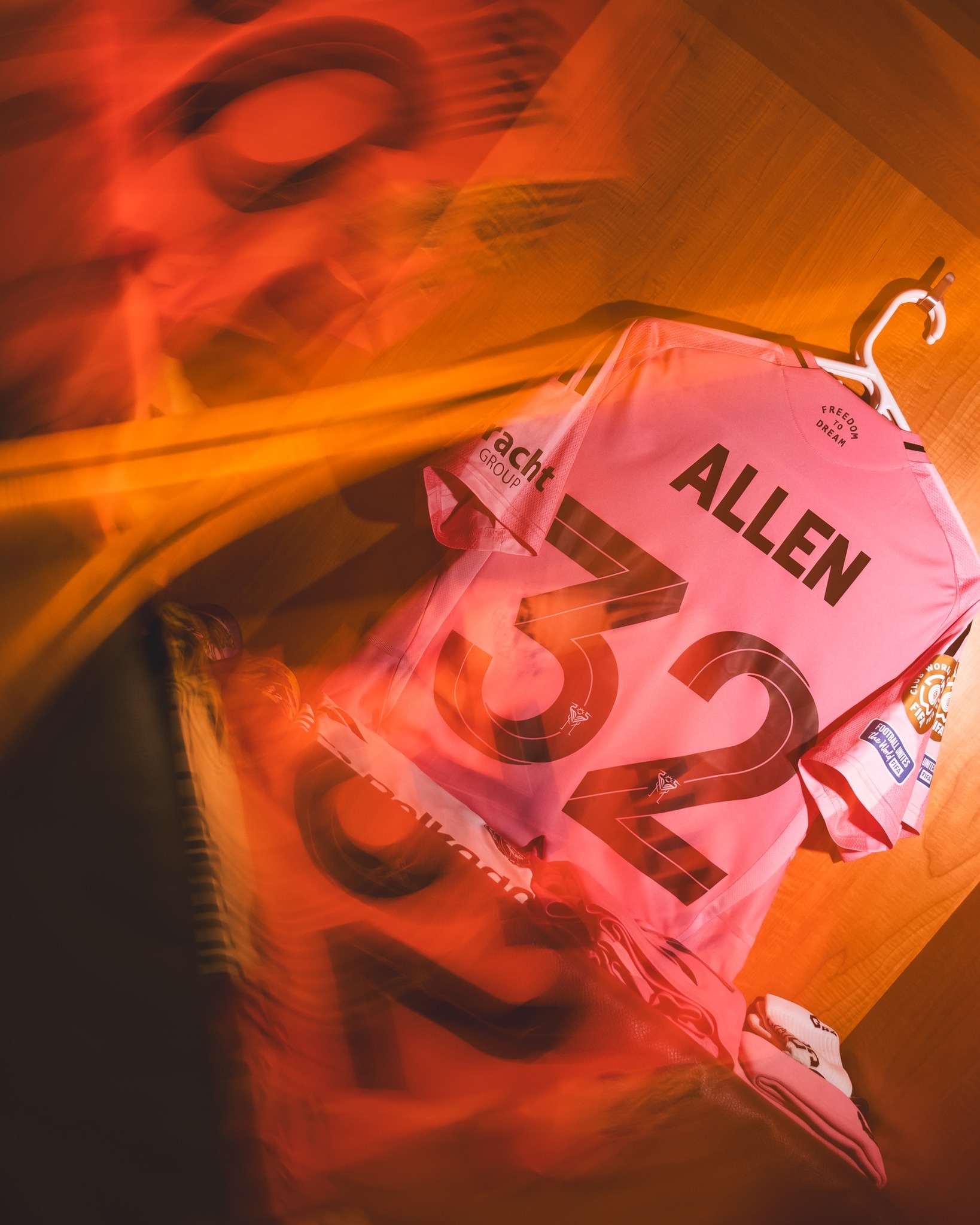 里程碑夜里昂手感冰凉，法甲清晨刷纪录，悬念犹存，赛季目标并未改变的简单介绍