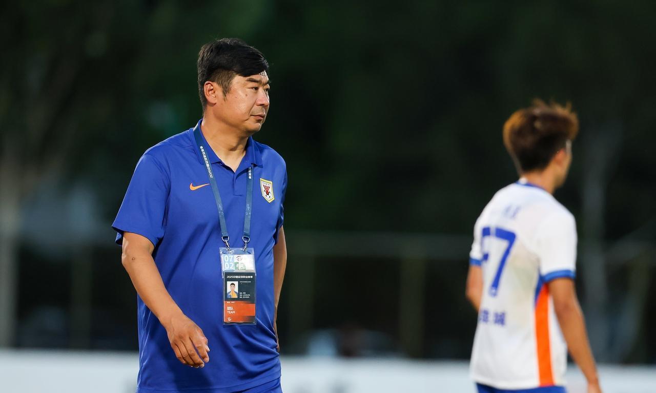 今晨山东泰山调整名单以备足总杯,临场应变环节打磨,球迷炸锅,资深球员宣示担当的简单介绍 今晨山东泰山调整名单以备足总杯,临场应变环节打磨,球迷炸锅,资深球员宣示担当的简单介绍