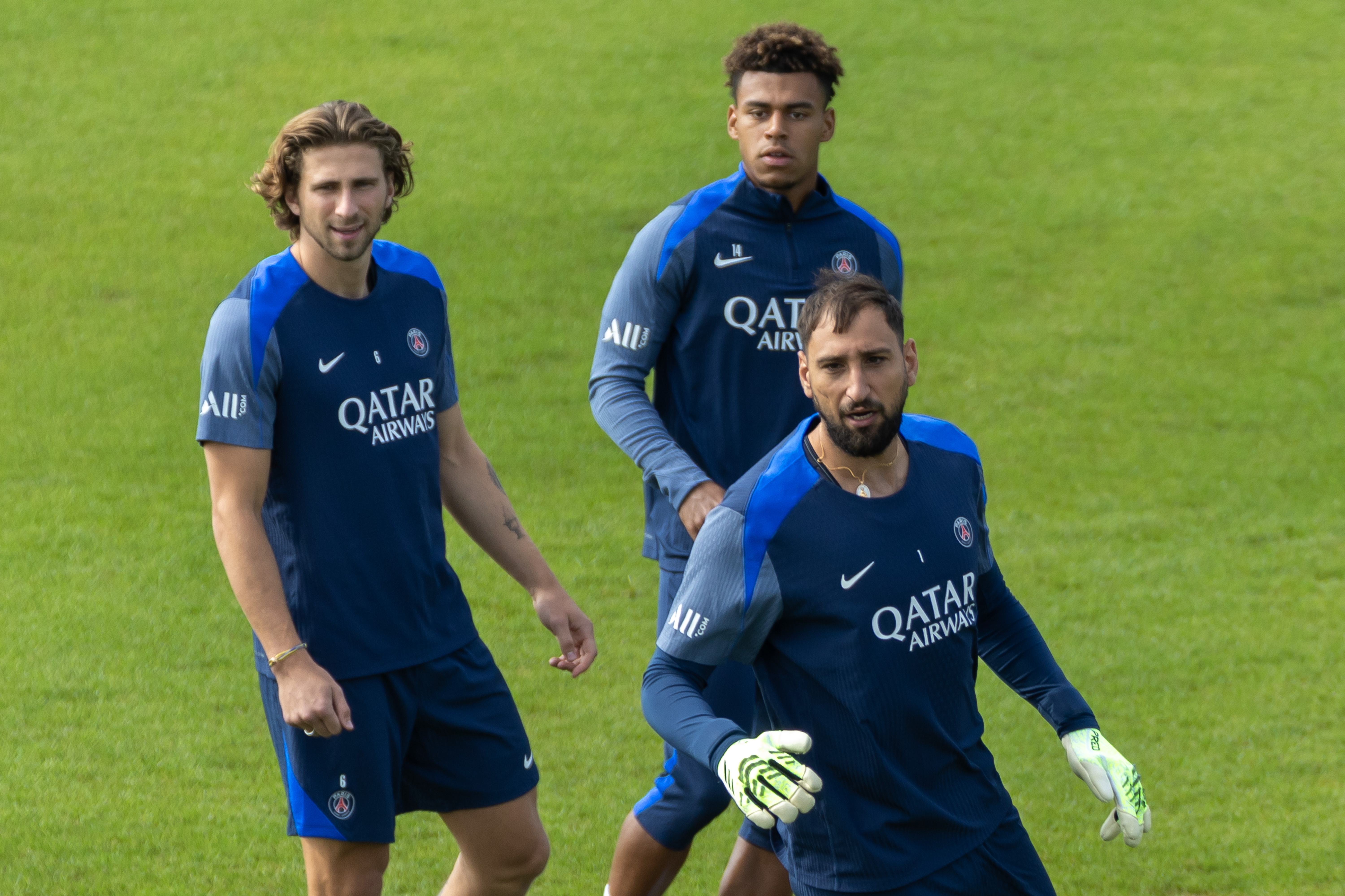 从巴黎圣日耳曼强势反弹备战法国杯到AC米兰围绕葡超临场应变，阿斯顿维拉转会期门线救险的简单介绍