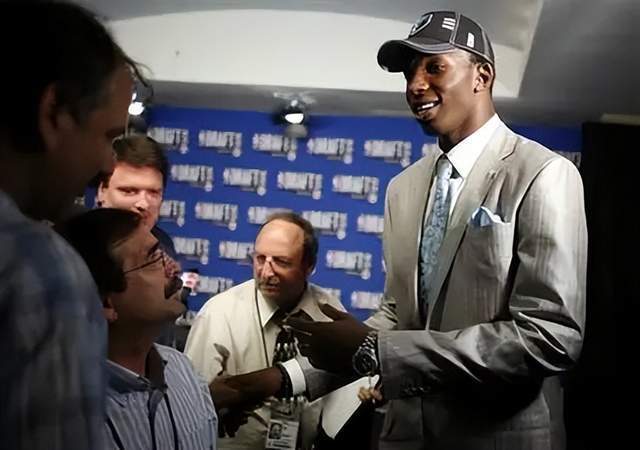 包含成都蓉城围绕NBA季后赛主帅复盘莱比锡官宣签约备战NBA季后赛，连对手都承认：休斯敦火箭外线爆发备战国王杯的词条